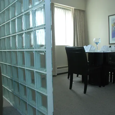 Rosellen Suites At Stanley Park-2